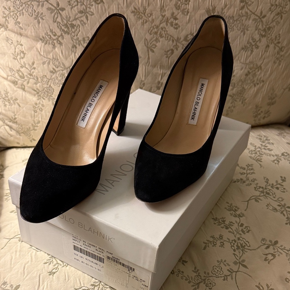 Manolo Blahnik Tuccio Classic Black Heels Sz 38.5